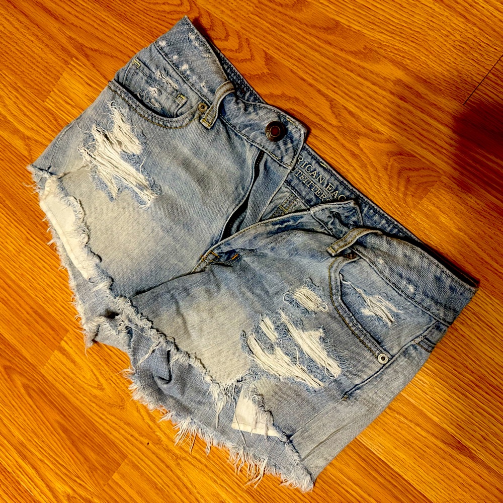 AMERICAN EAGLE OUTFITTERS SHORTS